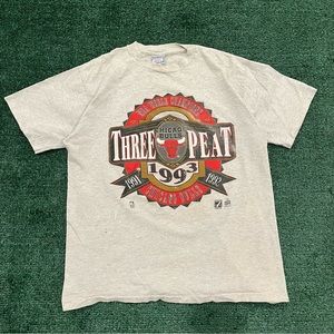 🏀 Vintage 90’s Chicago Bulls ‘Three Peat’ Tee